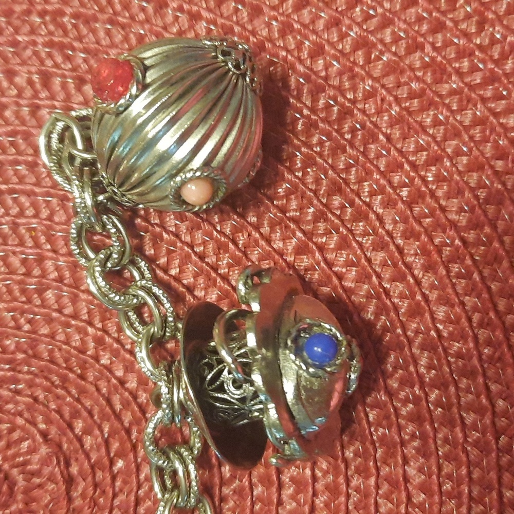 Silvertone bracelets - Picture 3 of 6